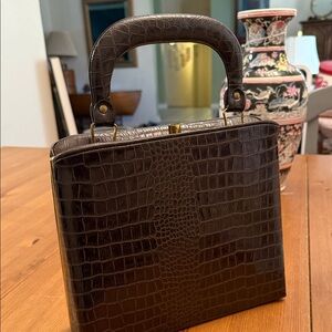 Chic Crocodile-Embossed Vintage Dover Handbag